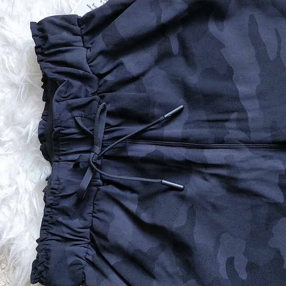 Women lululemon pants - Picture 2 of 6